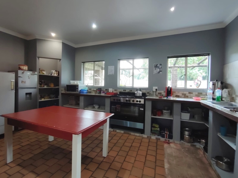 6 Bedroom Property for Sale in Flamwood North West